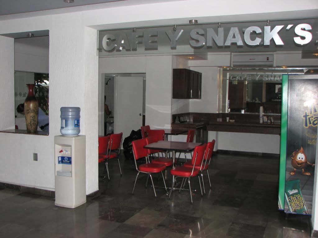 Hotel Y Suites Plaza Manzanillo Bagian luar foto