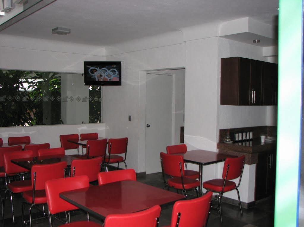 Hotel Y Suites Plaza Manzanillo Bagian luar foto