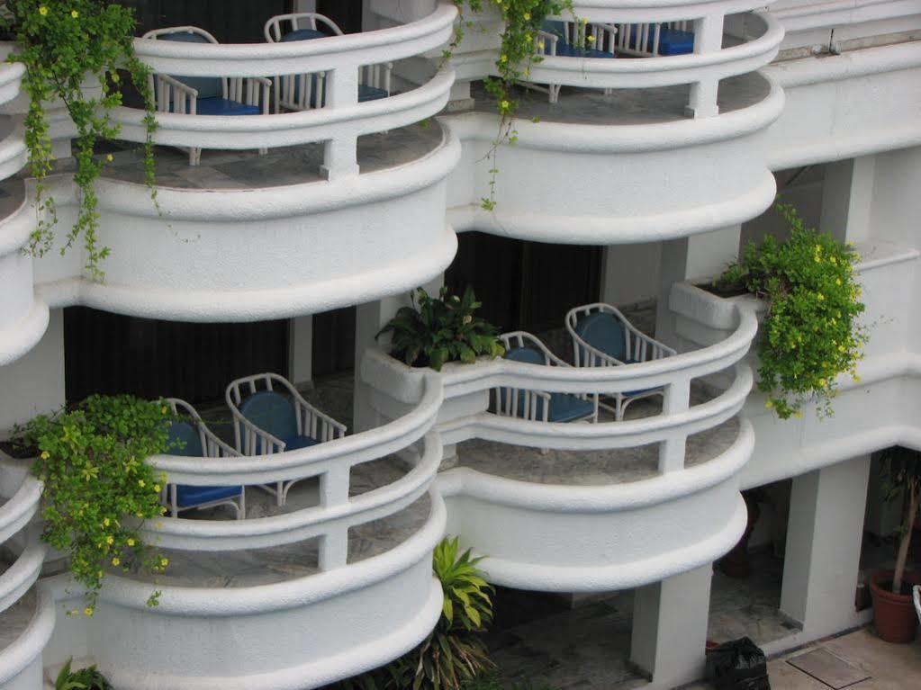 Hotel Y Suites Plaza Manzanillo Bagian luar foto
